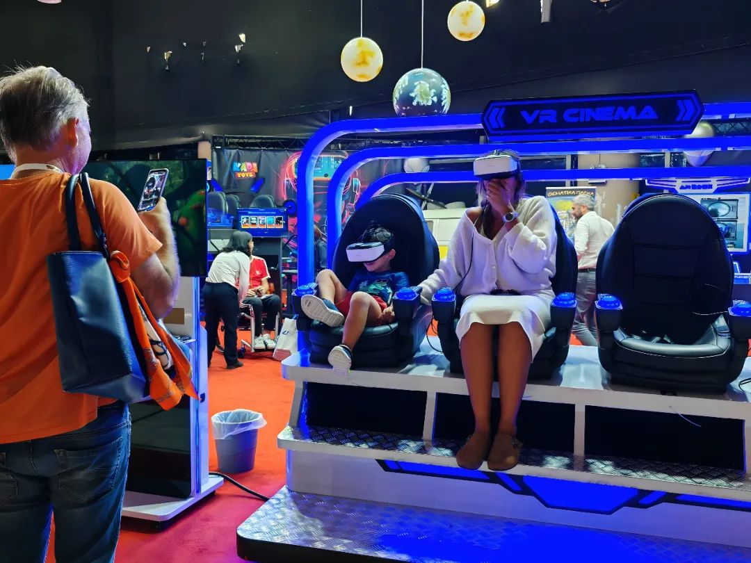 乐客vr影院游戏体验中